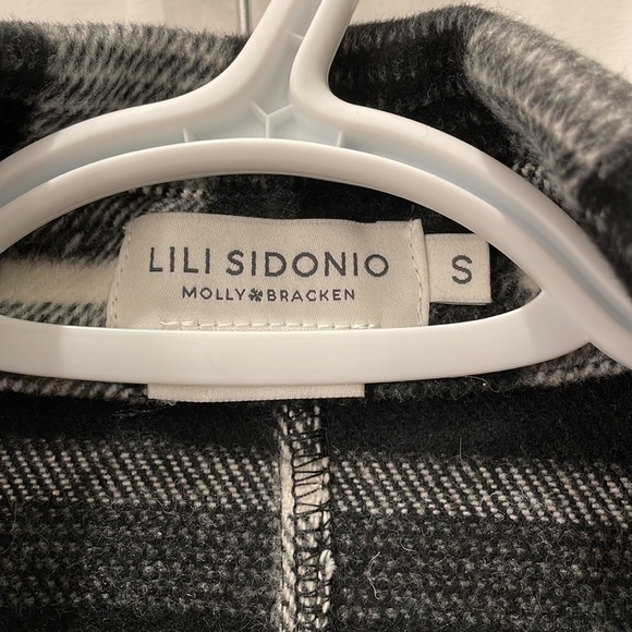 Ladies Black and White Flannel Shirt with pockets - Picture 3 of 5